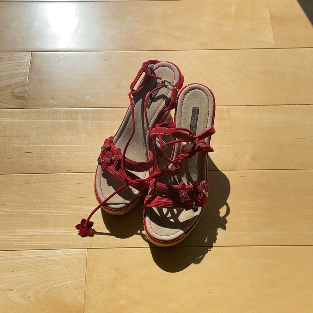 Louis Vuitton Red Suede Espadrille Charm Wedges 39 - Picture 4 of 10